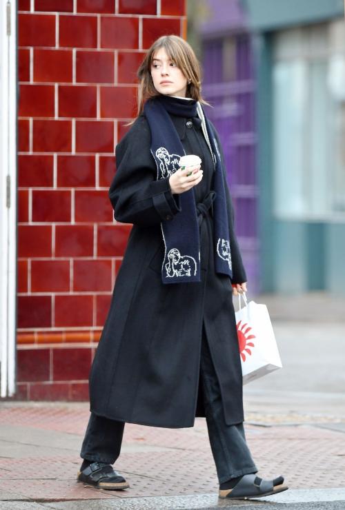 Daisy Edgar-Jones Out Shopping in London, December 2024 1