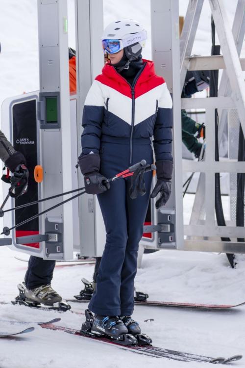 Ivanka Trump Skiing in Aspen, December 2024 3