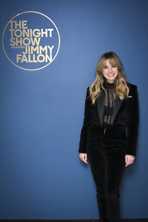 Linda Cardellini at Tonight Show Starring Jimmy Fallon in New York, December 2024