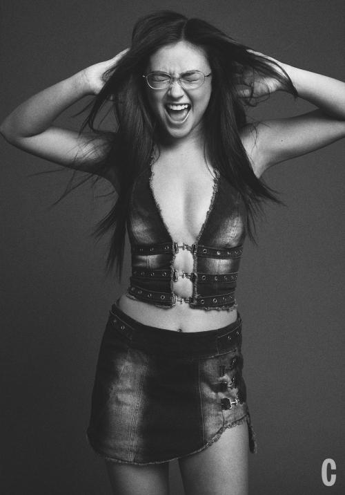 Anna Cathcart for Cosmopolitan, January 2025 1