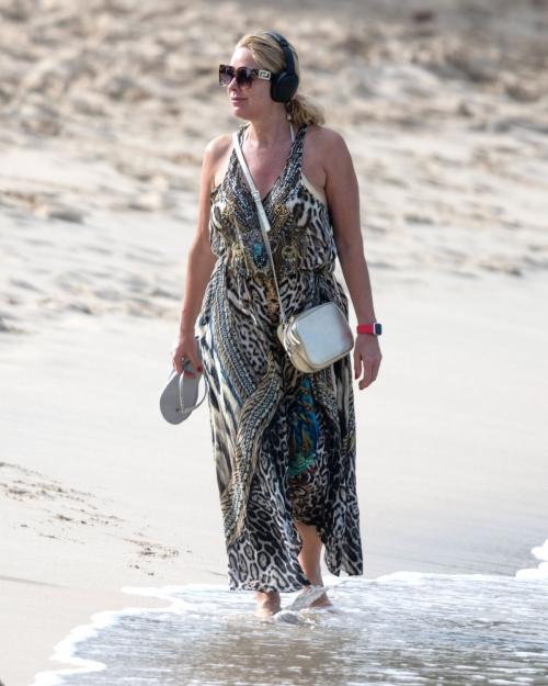 Claire Sweeney Looks Fabulous at Beach in Barbados, January 2025 3