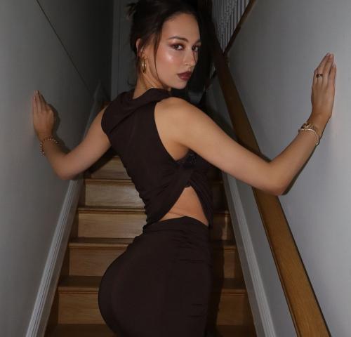 Elsie Hewitt at a Photoshoot, January 2025