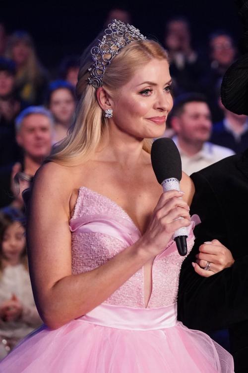 Holly Willoughby at Dancing on Ice, January 2025 8