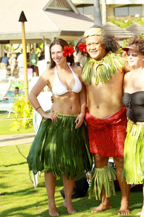 Jennifer Love Hewitt in White Bikini, Maui, January 2011 1