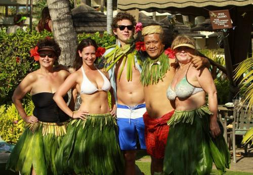 Jennifer Love Hewitt in White Bikini, Maui, January 2011 2