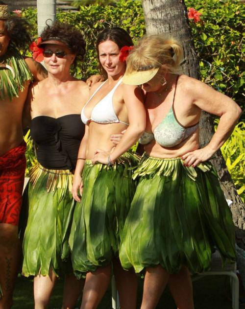 Jennifer Love Hewitt in White Bikini, Maui, January 2011 3