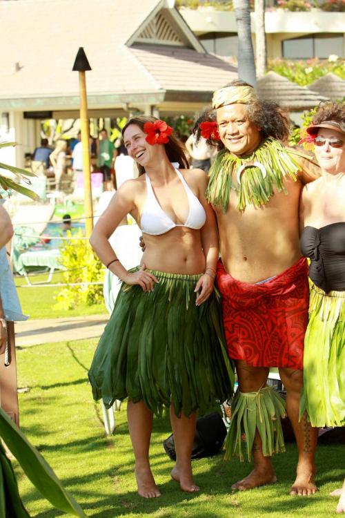 Jennifer Love Hewitt in White Bikini, Maui, January 2011 6