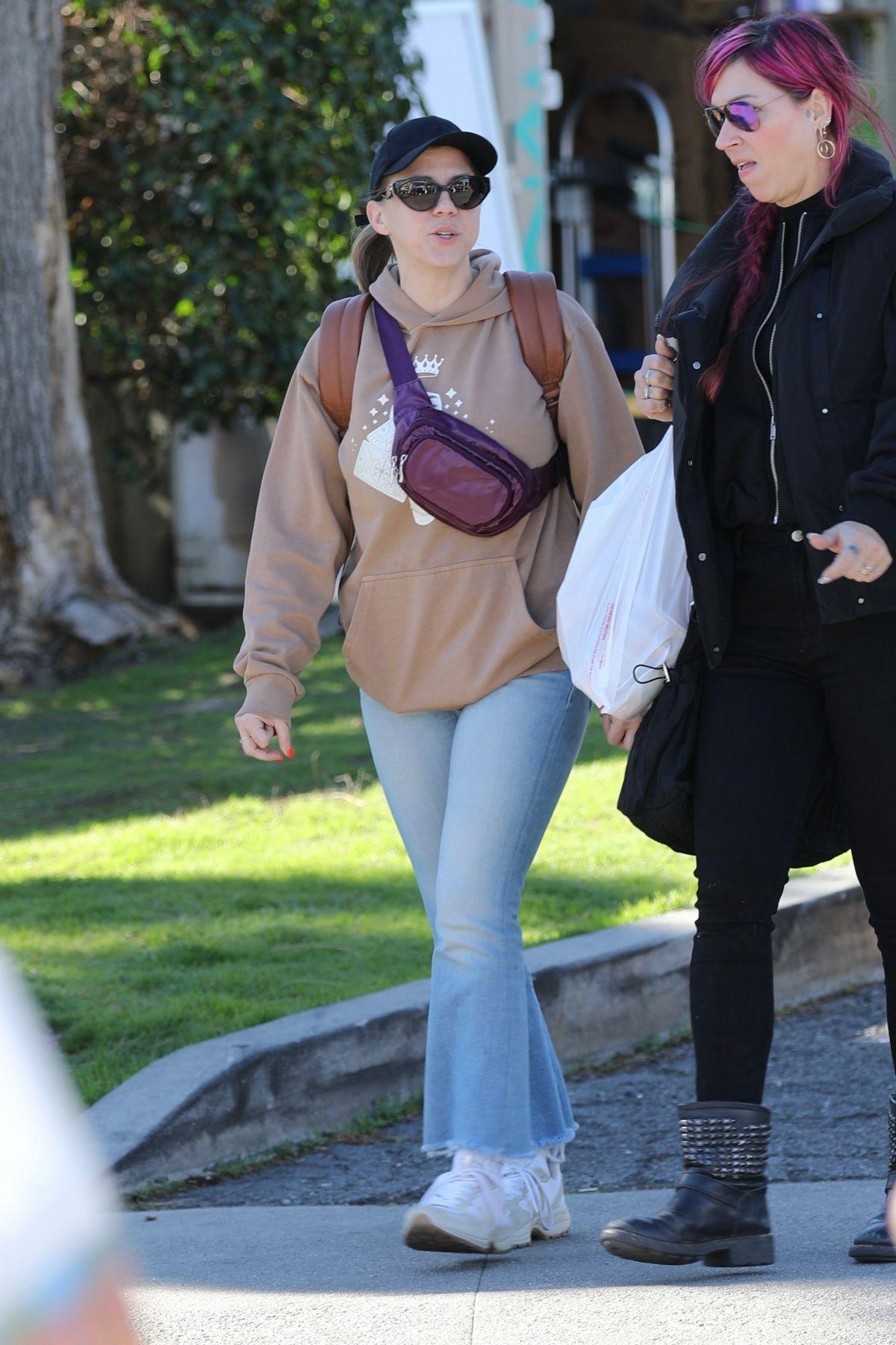 Jodie Sweetin Out Shopping at Farmer