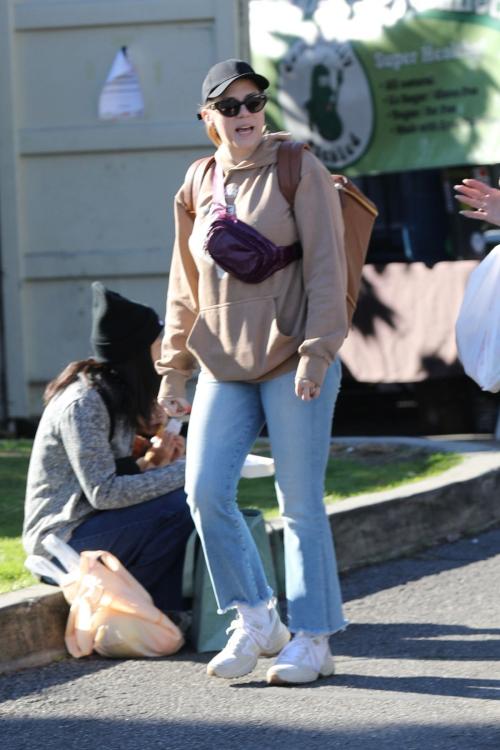 Jodie Sweetin Out Shopping at Farmer