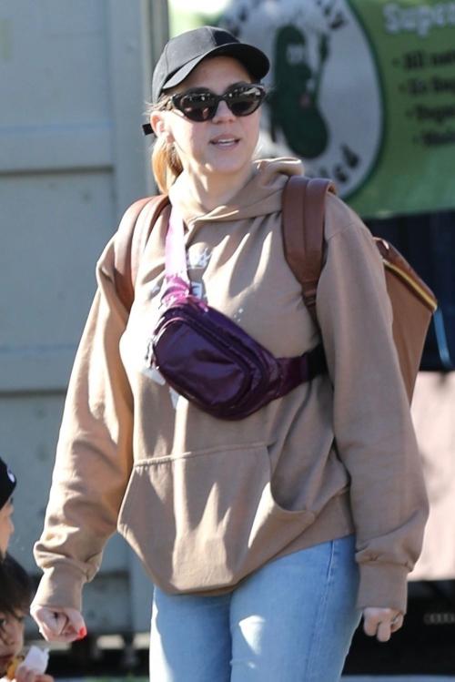 Jodie Sweetin Out Shopping at Farmer