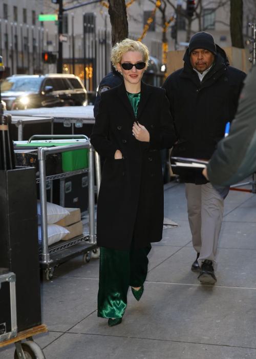Julia Garner Arrives at Live with Kelly and Mark, January 2025 3