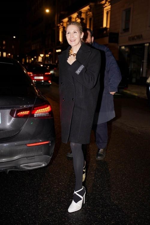 Kelly Rutherford Exudes Elegance at Paris Fashion Week, January 2025 2