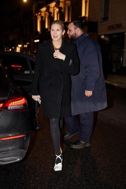 Kelly Rutherford Exudes Elegance at Paris Fashion Week, January 2025 5