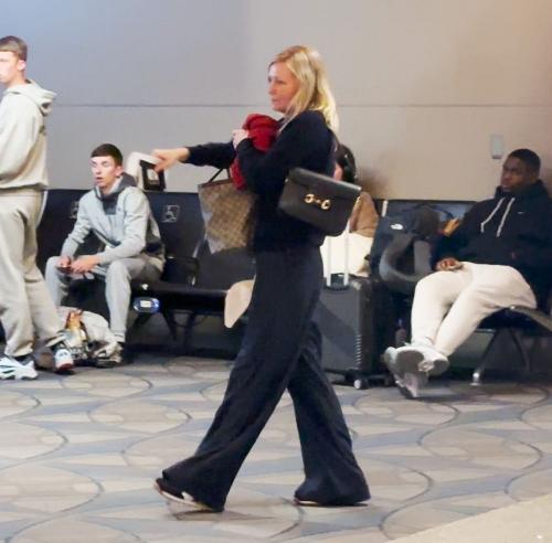 Kirsten Dunst at LAX Airport, January 2025 1