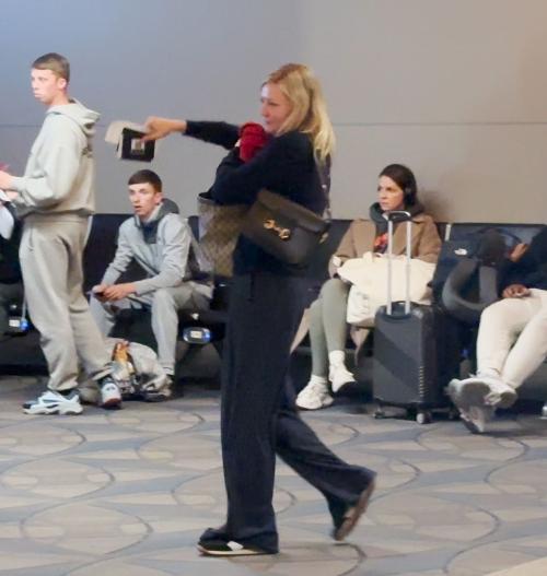 Kirsten Dunst at LAX Airport, January 2025 2