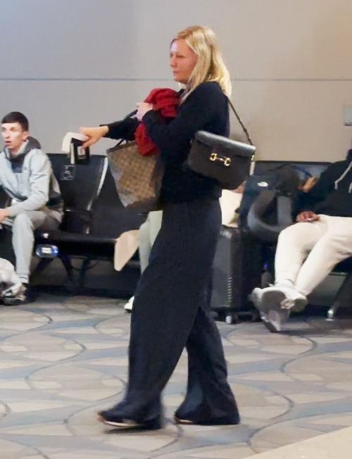 Kirsten Dunst at LAX Airport, January 2025 3