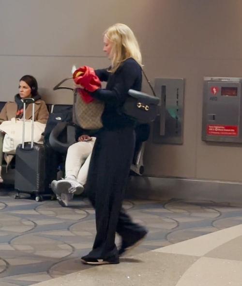 Kirsten Dunst at LAX Airport, January 2025 5