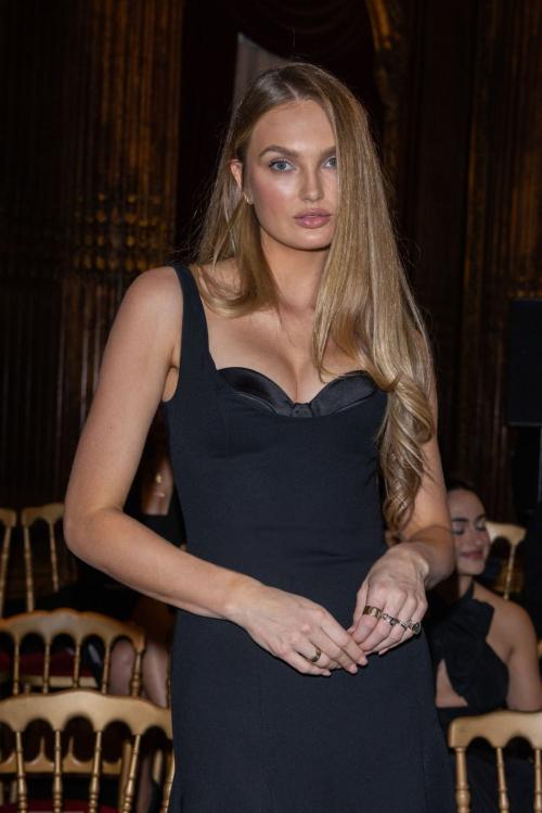 Romee Strijd arrives at Viktor & Rolf Haute Couture Show, January 2025 1