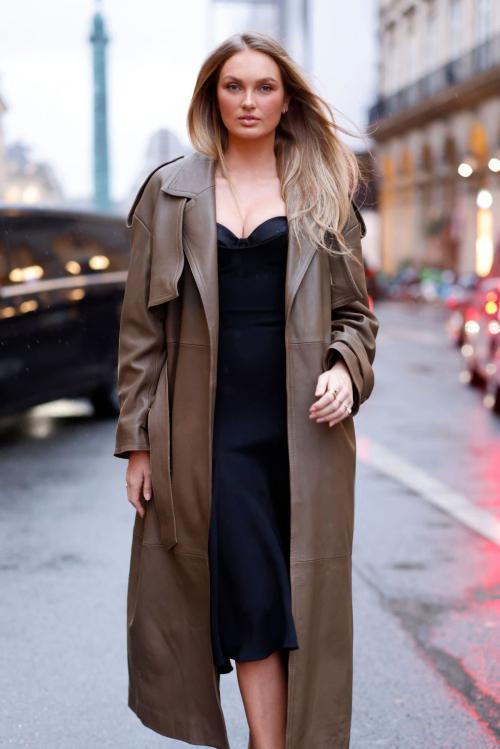 Romee Strijd arrives at Viktor & Rolf Haute Couture Show, January 2025 2