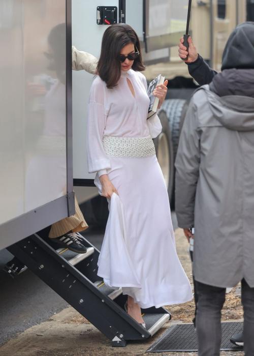 Anne Hathaway Arrives on the Set of The Verity New York, February 2025 2