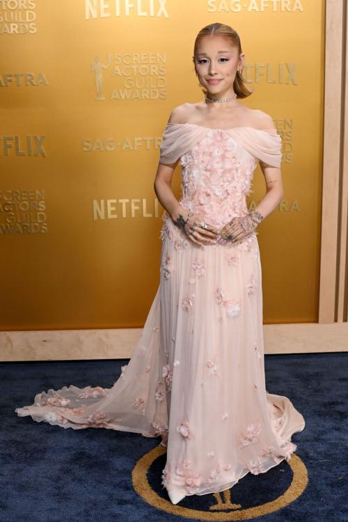 Ariana Grande at SAG Awards in Los Angeles, Feb 2025 4