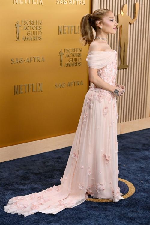 Ariana Grande at SAG Awards in Los Angeles, Feb 2025 5