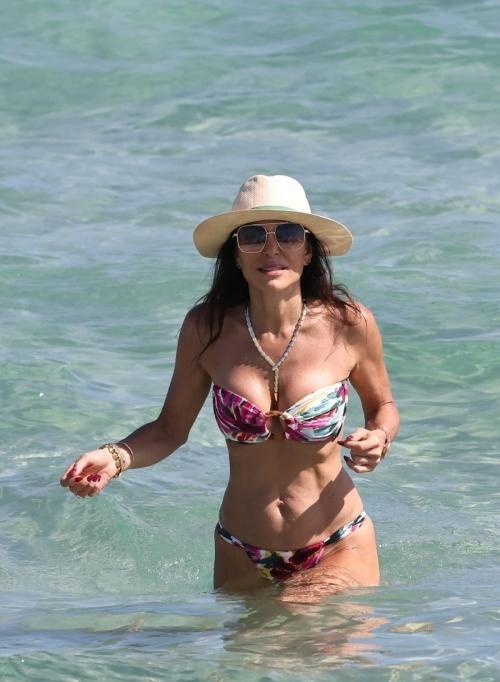 Bethenny Frankel in Bikini on Miami Beach, February 2025 3