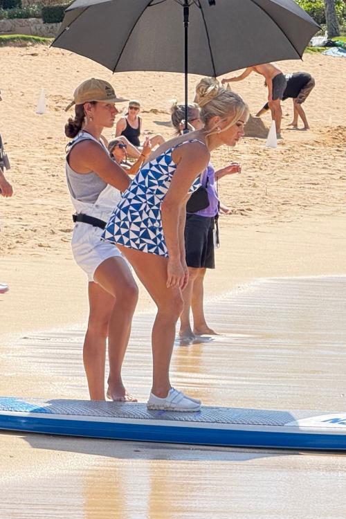Carrie Underwood Paddleboarding in Hawaii, February 2025