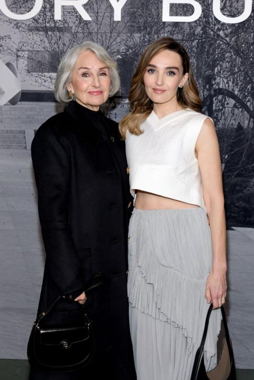 Chloe Fineman at Tory Burch Fall Show, February 2025 9
