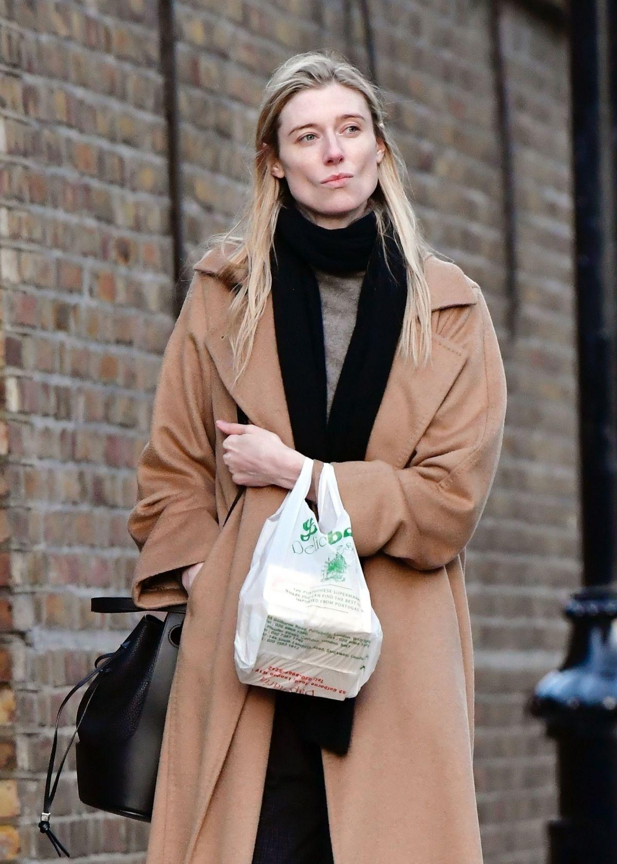 Elizabeth Debicki Spotted Shopping in London, February 2025