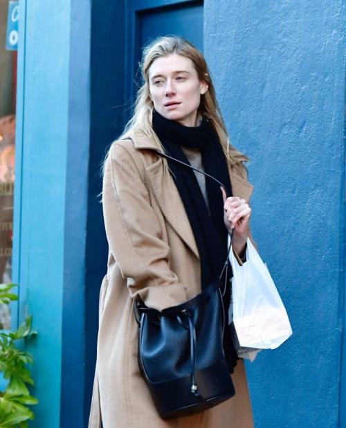 Elizabeth Debicki Spotted Shopping in London, February 2025 1