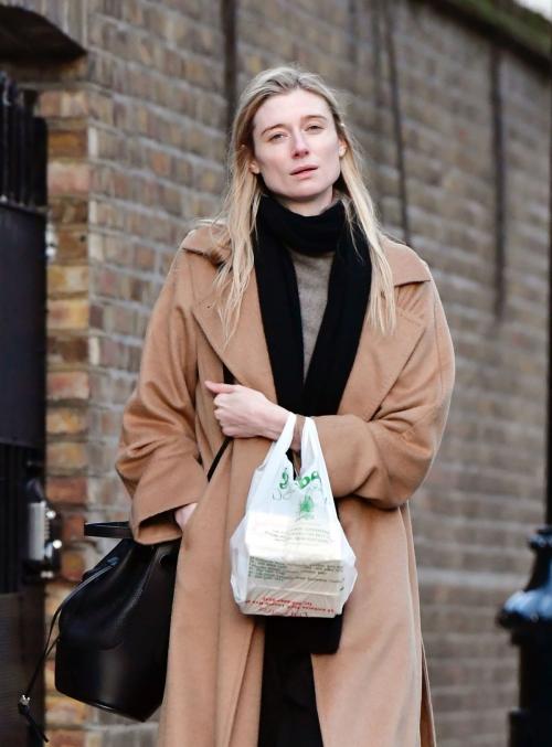 Elizabeth Debicki Spotted Shopping in London, February 2025 2