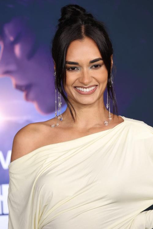 Gizele Oliveira at The Gorge Premiere in LA, February 2025 1