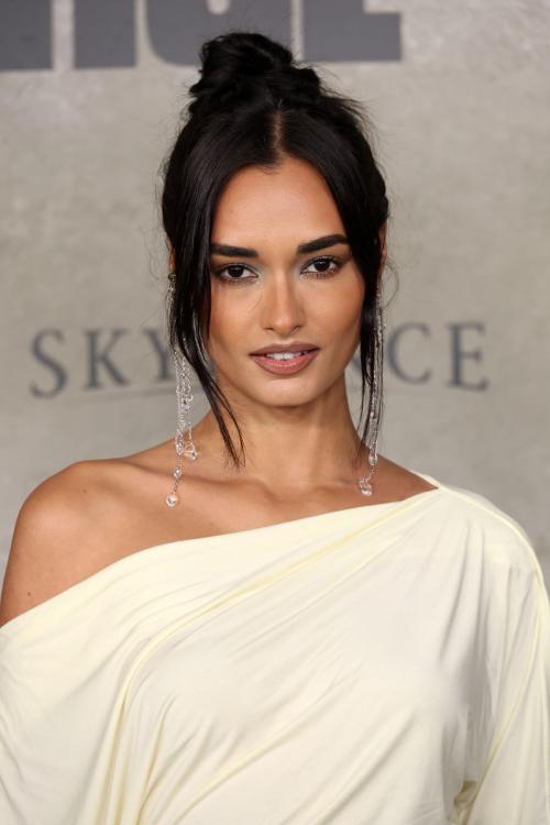Gizele Oliveira at The Gorge Premiere in LA, February 2025 2