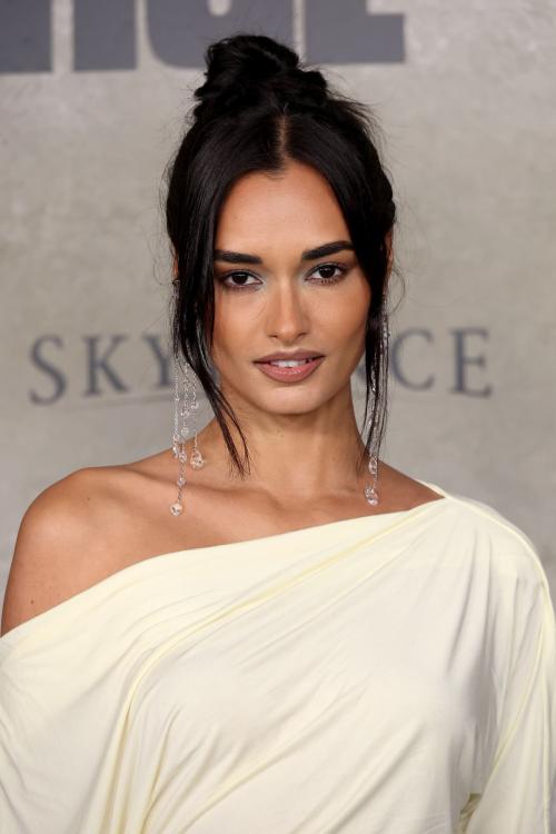 Gizele Oliveira at The Gorge Premiere in LA, February 2025 5