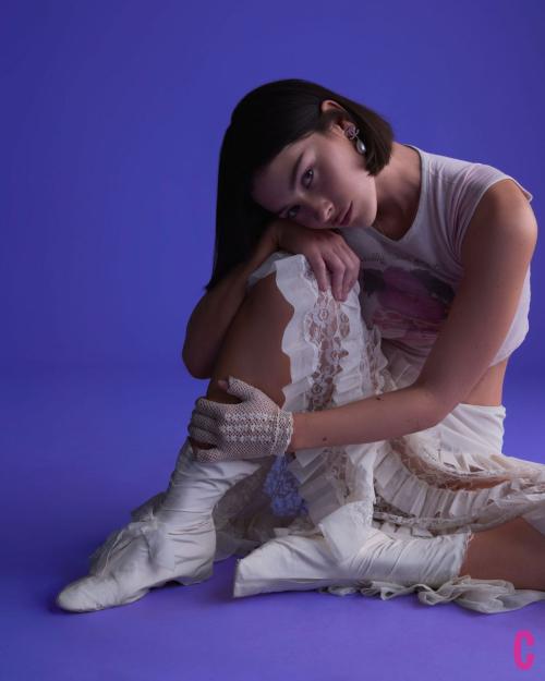 Gracie Abrams for Cosmopolitan Magazine, February 2025 11