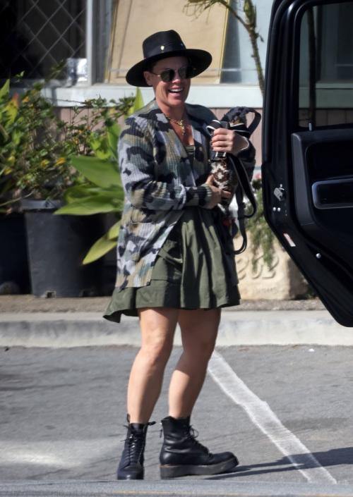 Pink Enjoys Pizza in Santa Barbara, January 2025 4