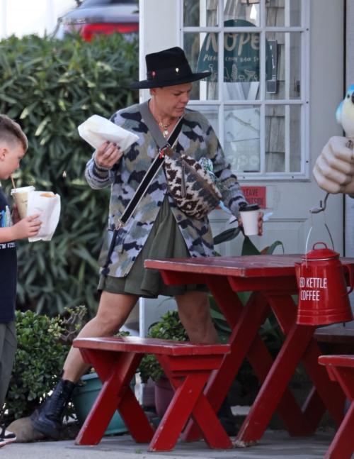 Pink Enjoys Pizza in Santa Barbara, January 2025 6