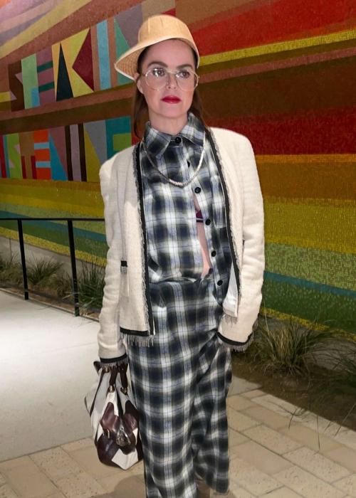 Taryn Manning Out for Dinner in Palm Springs, January 2025 4