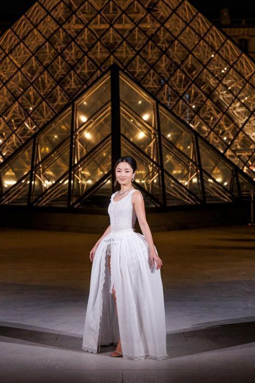 Anna Sawai Arrives at Le Grand Diner du Louvre, Paris, March 2025 1