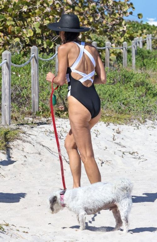 Bethenny Frankel in Swimsuit at South Beach, March 2025 7
