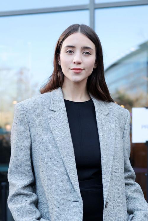 Caylee Cowan Arrives at Stella McCartney Fashion Show, Paris, March 2025 2