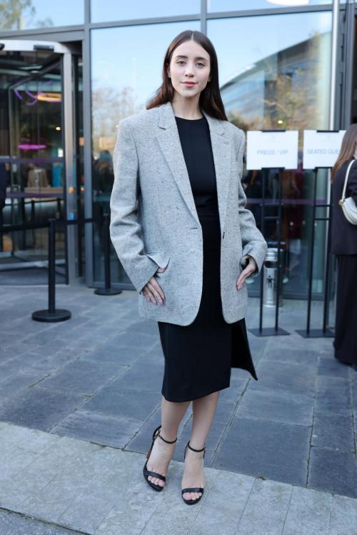 Caylee Cowan Arrives at Stella McCartney Fashion Show, Paris, March 2025 8