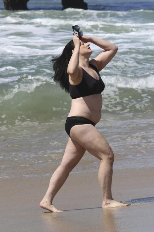 Elizabeth Regal in Black Bikini at Hermosa Beach, March 2025 1