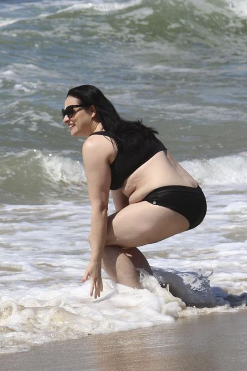Elizabeth Regal in Black Bikini at Hermosa Beach, March 2025 2