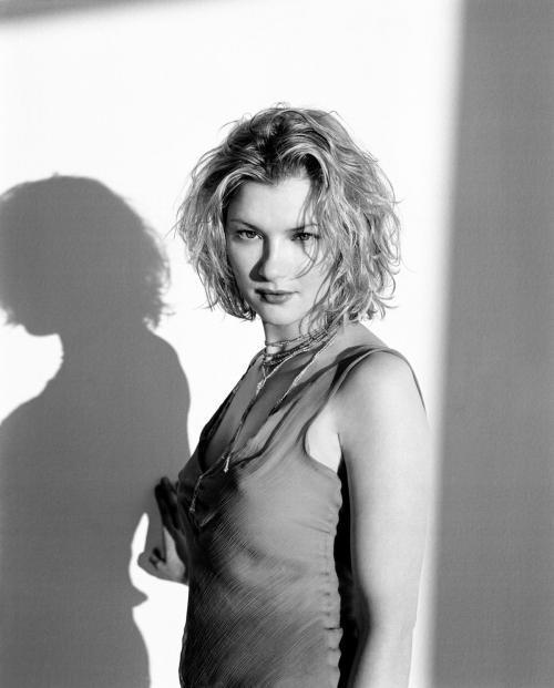 Gretchen Mol’s Rare InStyle April 1999 Photoshoot – Exclusive Vintage Shots 2