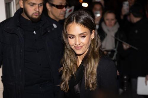Jessica Alba Arrives at Frame Dinner at Paris Fashion Week, March 2025 1