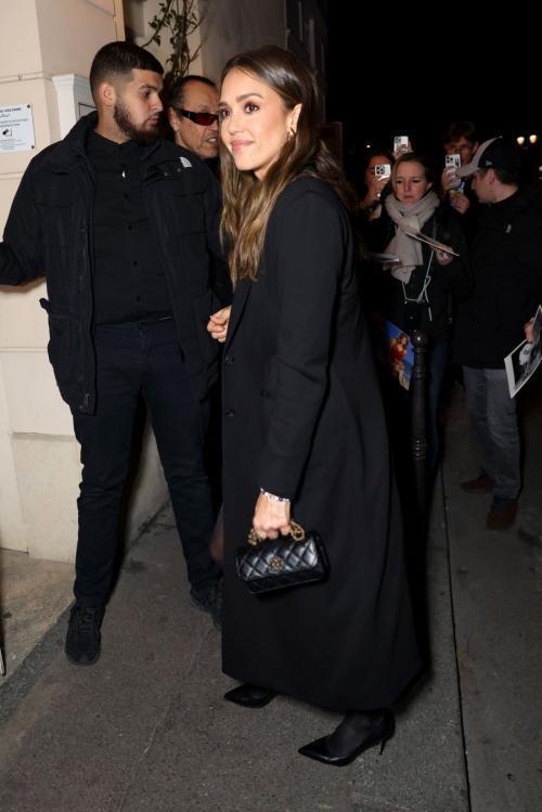 Jessica Alba Arrives at Frame Dinner at Paris Fashion Week, March 2025 3
