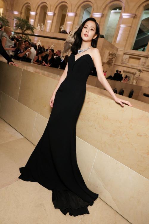 Jisoo at Le Grand Diner du Louvre, Paris, March 2025 4
