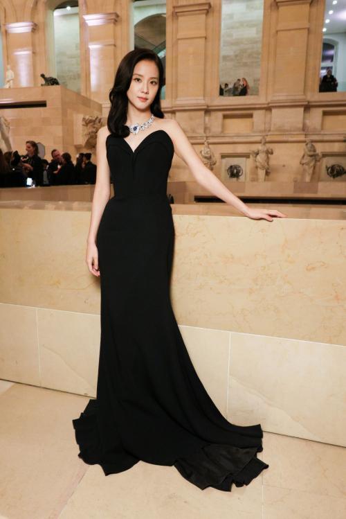 Jisoo at Le Grand Diner du Louvre, Paris, March 2025 6